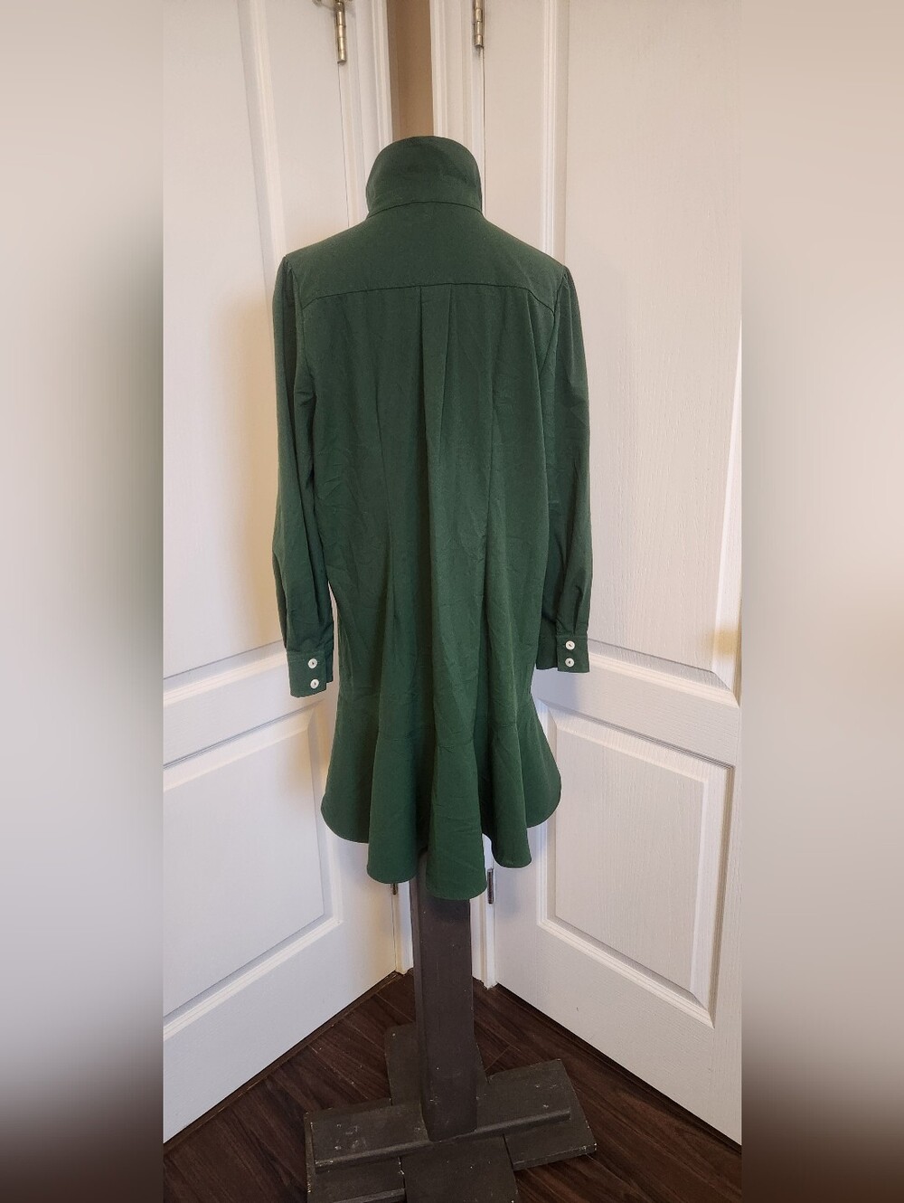 Beautiful Green Tuckernuck Women's Dress Size XS - Picture 2 of 8